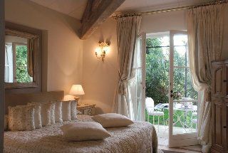 Imagen de la habitación del Hotel BASTIDE SAINT TROPEZ. Foto 11