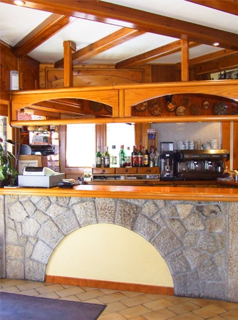 Imagen del bar/restaurante del Hotel BATALLA HOTEL. Foto 2