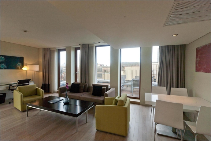 Imagen de los exteriores del Hotel B-Aparthotels Grand Place. Foto 12