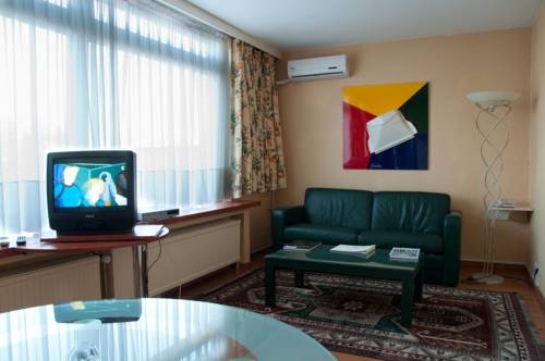 Imagen general del Hotel B-Aparthotels Louise. Foto 14
