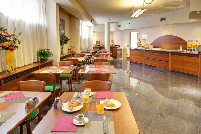 Imagen del bar/restaurante del Hotel BB Hotels Smarthotel Re Milano Nord. Foto 7