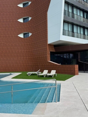 Imagen de la piscina del Hotel BCL Podium La Nucia. Foto 15