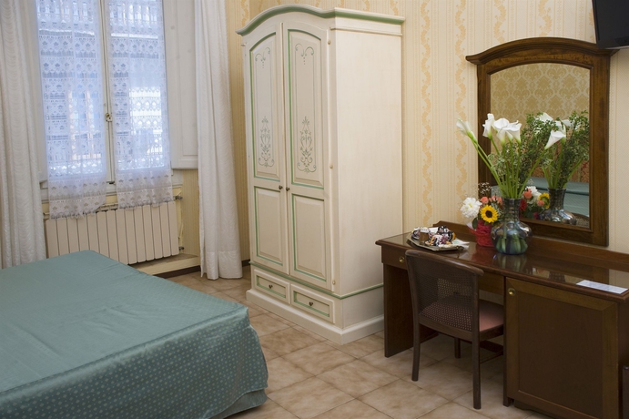 Imagen de la habitación del Hotel BEATRICE. Foto 10