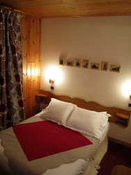 Imagen de la habitación del Hotel BEAUSOLEIL. Foto 3