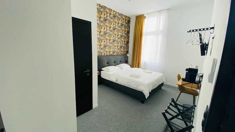 Imagen de la habitación del Hotel BED Cauchy. Foto 13