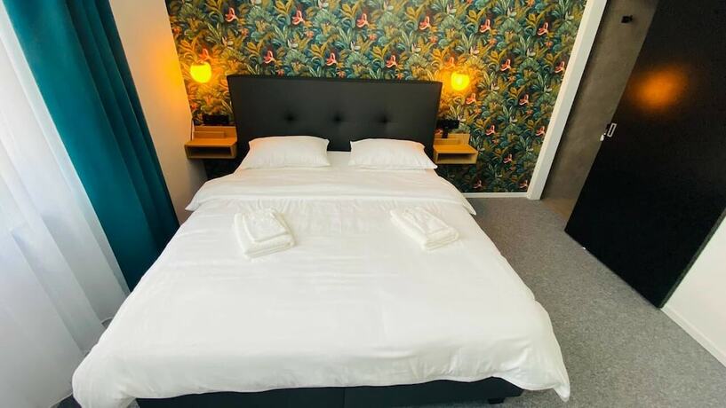 Imagen de la habitación del Hotel BED Cauchy. Foto 15