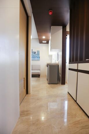 Imagen de la habitación del Hotel BED+BATH Serviced Suites. Foto 15