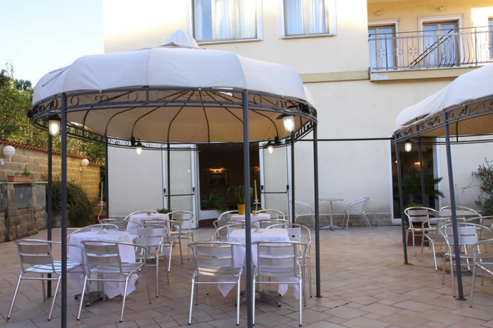 Imagen de los exteriores del Hotel BEETHOVEN, Roma. Foto 14