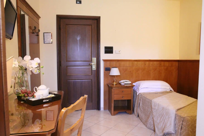 Imagen de la habitación del Hotel BEETHOVEN, Roma. Foto 9