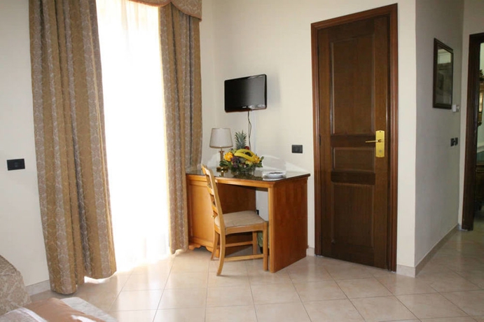 Imagen de la habitación del Hotel BEETHOVEN, Roma. Foto 12