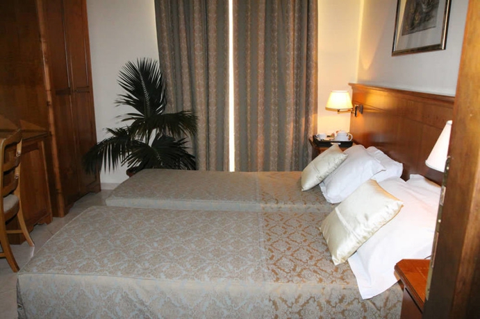 Imagen de la habitación del Hotel BEETHOVEN, Roma. Foto 13