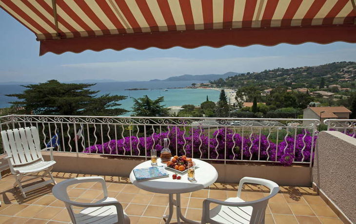 Imagen de los exteriores del Hotel BELLE VUE, LE LAVANDOU. Foto 7