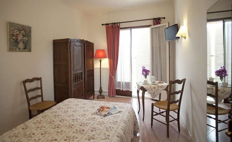 Imagen de la habitación del Hotel BELLE VUE, LE LAVANDOU. Foto 3