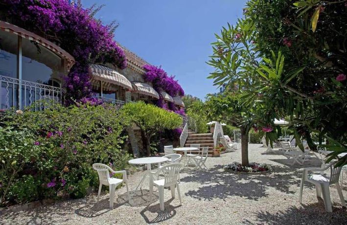 Imagen de los exteriores del Hotel BELLE VUE, LE LAVANDOU. Foto 8