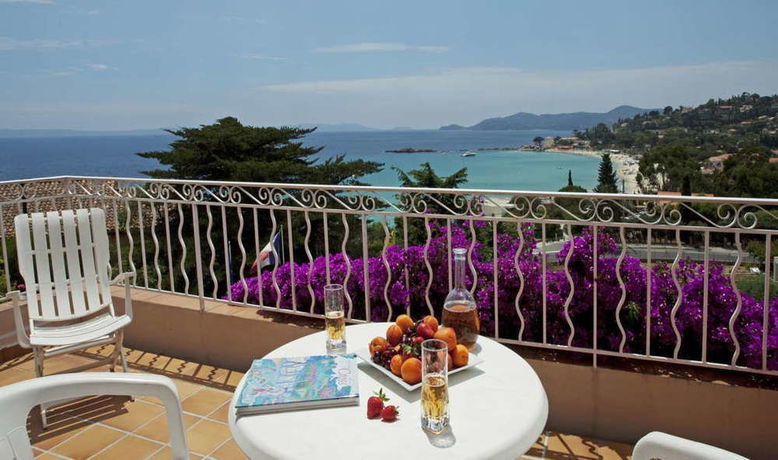 Imagen de los exteriores del Hotel BELLE VUE, LE LAVANDOU. Foto 10