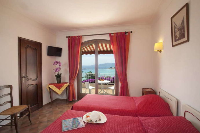 Imagen de la habitación del Hotel BELLE VUE, LE LAVANDOU. Foto 5