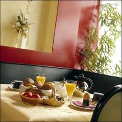 Imagen de la habitación del Hotel BENELUX, Aachen. Foto 4