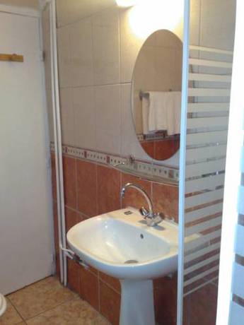 Imagen de la habitación del Hotel BERTHA. Foto 4