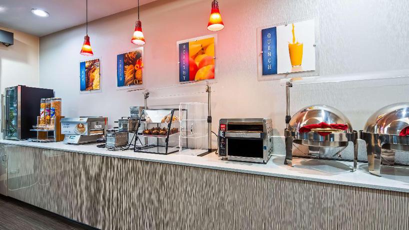 Imagen del bar/restaurante del Hotel BEST WESTERN AIRP INN n SUITES. Foto 2