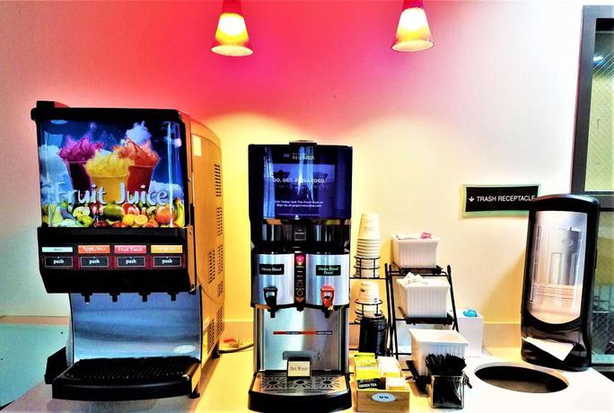 Imagen del bar/restaurante del Hotel BEST WESTERN AIRP INN n SUITES. Foto 4