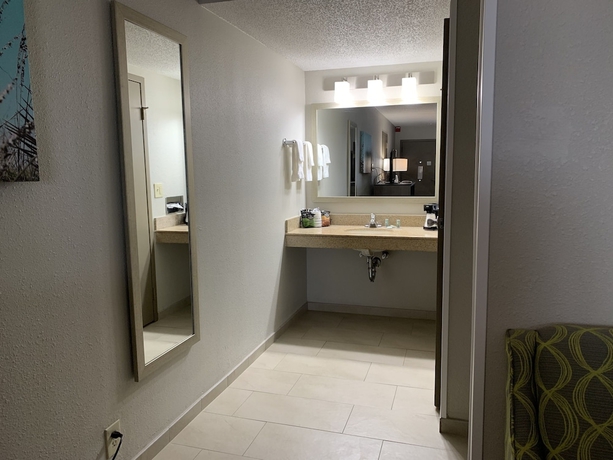 Imagen de la habitación del Hotel BEST WESTERN CENTER INN. Foto 12