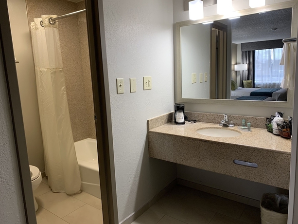 Imagen de la habitación del Hotel BEST WESTERN CENTER INN. Foto 15