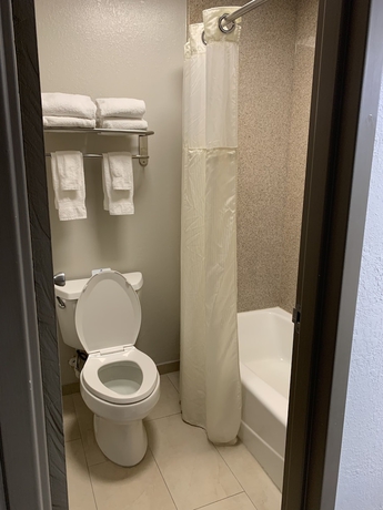 Imagen de la habitación del Hotel BEST WESTERN CENTER INN. Foto 16
