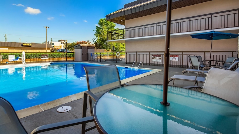Imagen de la piscina del Hotel BEST WESTERN CENTER INN. Foto 19