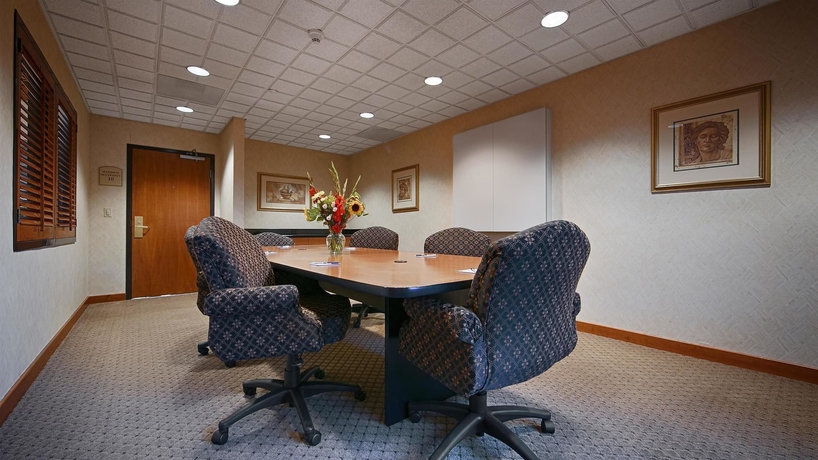 Imagen de los interiores del Hotel BEST WESTERN COYOTE POINT INN. Foto 12