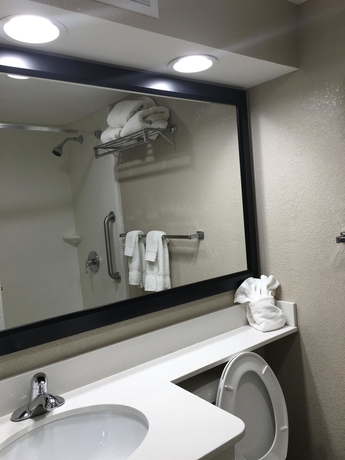 Imagen de la habitación del Hotel BEST WESTERN GATEWAY ADIRONDACK. Foto 13