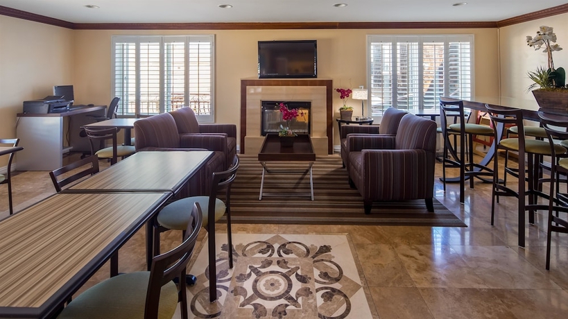 Imagen del bar/restaurante del Hotel BEST WESTERN HARBOUR INN y SUITES. Foto 2