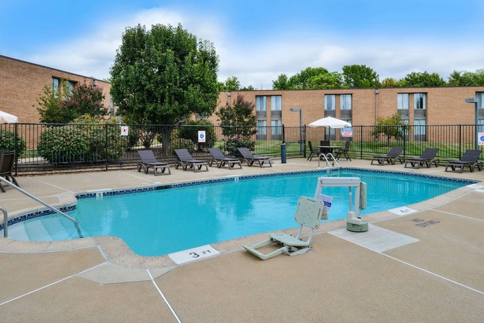 Imagen de la piscina del Hotel BEST WESTERN Leesburg and Conference Cente. Foto 19