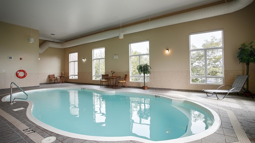 Imagen de la piscina del Hotel BEST WESTERN PLUS DARTMOUTH. Foto 15
