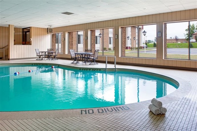 Imagen de la piscina del Hotel BEST WESTERN PLUS LOCKPORT. Foto 8