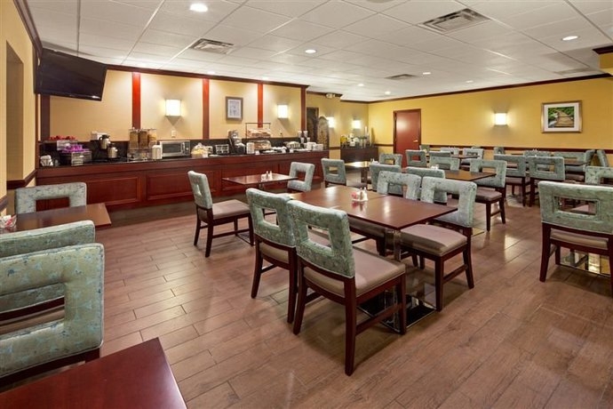 Imagen del bar/restaurante del Hotel BEST WESTERN PLUS LOCKPORT. Foto 2