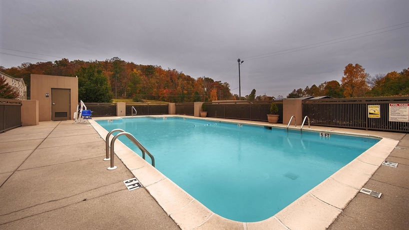 Imagen de la piscina del Hotel BEST WESTERN PLUS OAK MOUNTAIN INN. Foto 14