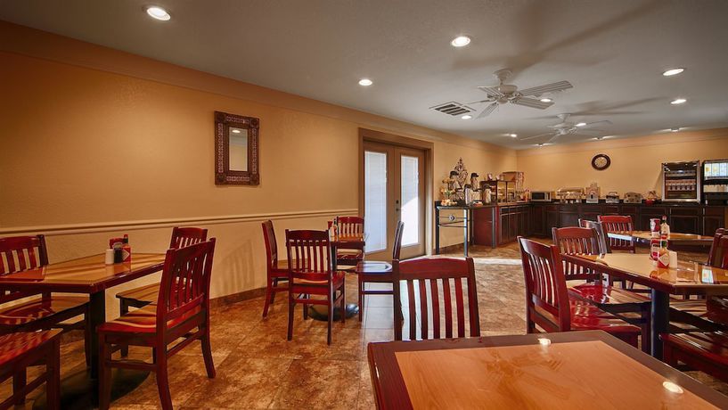 Imagen del bar/restaurante del Hotel BEST WESTERN PLUS PHOENIX GOODYEAR INN. Foto 5