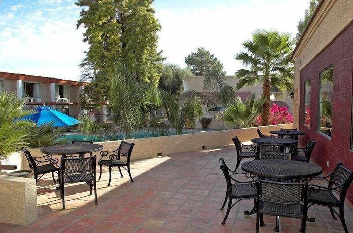 Imagen de los exteriores del Hotel BEST WESTERN PLUS PHOENIX GOODYEAR INN. Foto 12
