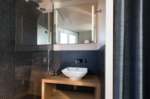 Imagen de la habitación del Hotel BEST WESTERN QUARTIER LATIN PANTHEON. Foto 3