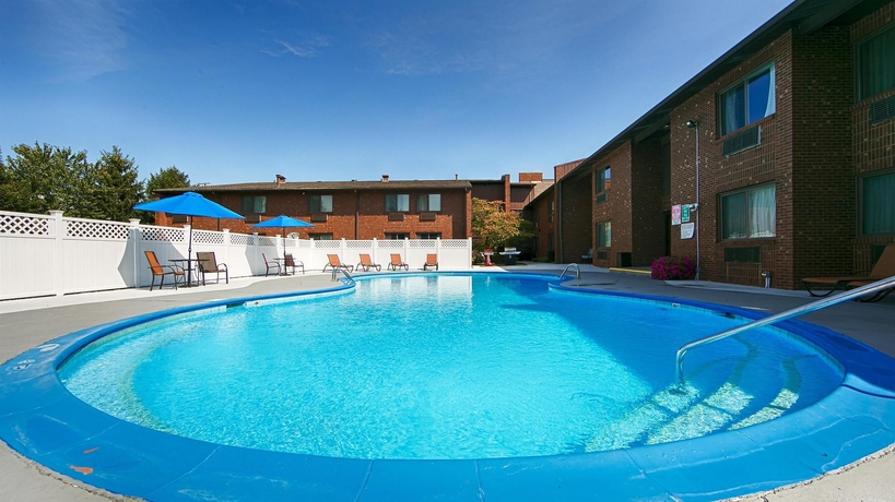Imagen de la piscina del Hotel BEST WESTERN SHELBYVILLE LODGE. Foto 14