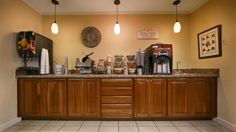 Imagen del bar/restaurante del Hotel BEST WESTERN SHELBYVILLE LODGE. Foto 4