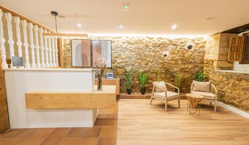 Imagen de los interiores del Hotel BESTPRICE Santillana. Foto 9