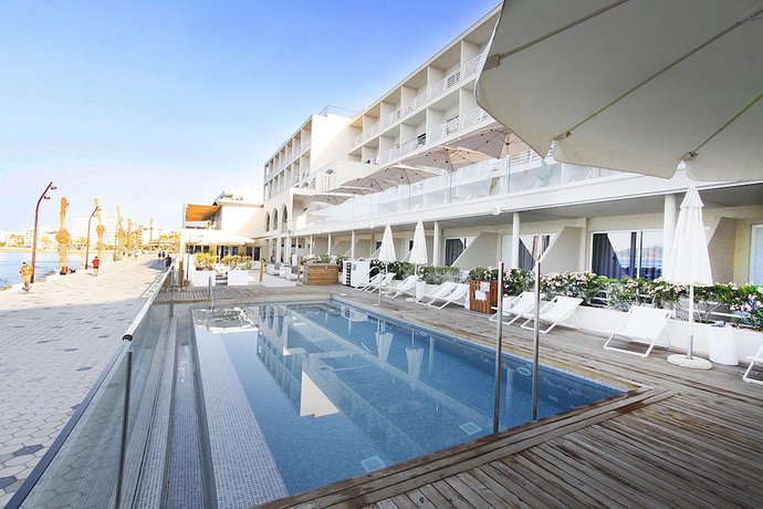 Imagen de la piscina del Hotel BG Nautico Ebeso. Foto 18