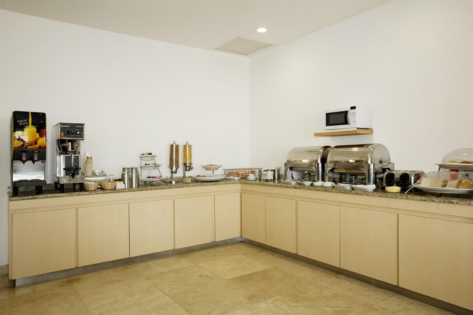 Imagen del bar/restaurante del Hotel BH Business Hotel Group. Foto 4