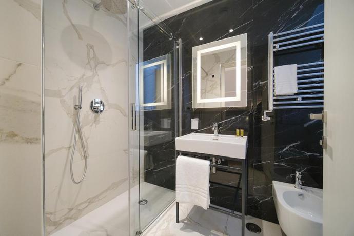 Imagen de la habitación del Hotel BH Roma. Foto 10