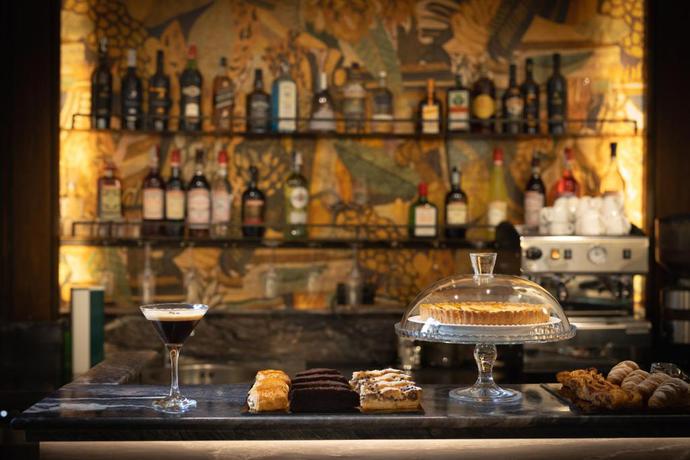 Imagen del bar/restaurante del Hotel BH Roma. Foto 3