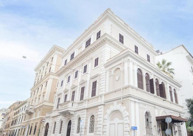 Imagen de los exteriores del Hotel BH Roma. Foto 14