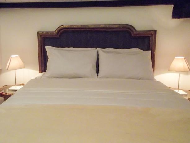 Imagen de la habitación del Hotel BH Studio. Foto 6