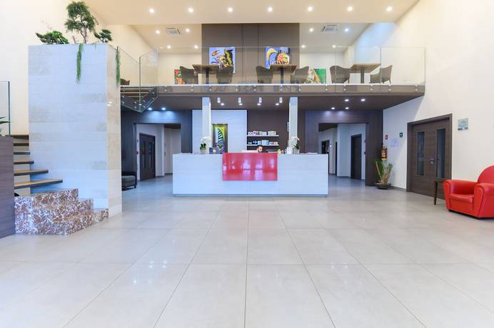 Imagen de los interiores del Hotel BHotel. Foto 20