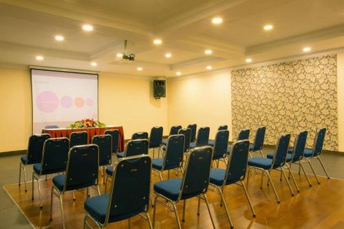 Imagen general del Hotel BI Executive Ancol. Foto 8